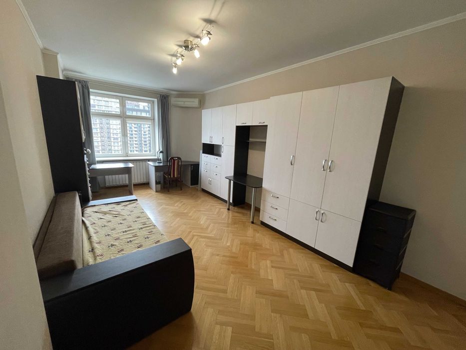 вул .Левка Лук'яненка 21/3