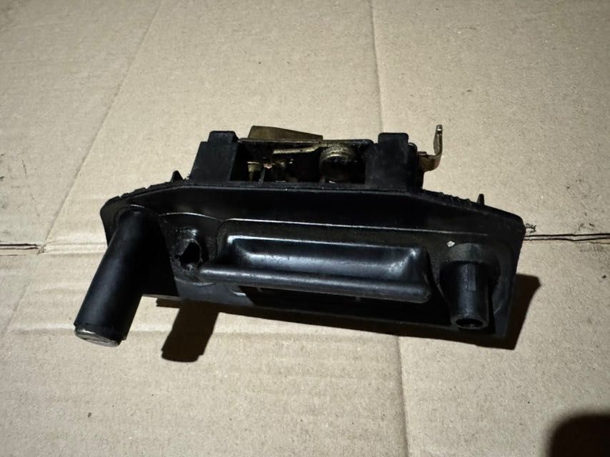Замок кришки багажника (ляди) Volkswagen T4 1990-2003