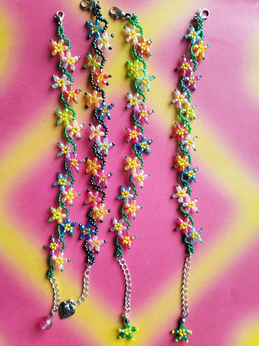 Украшения из бисера, ручная работа.