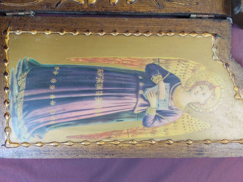 Triptico em madeira, do tipo arte sacra