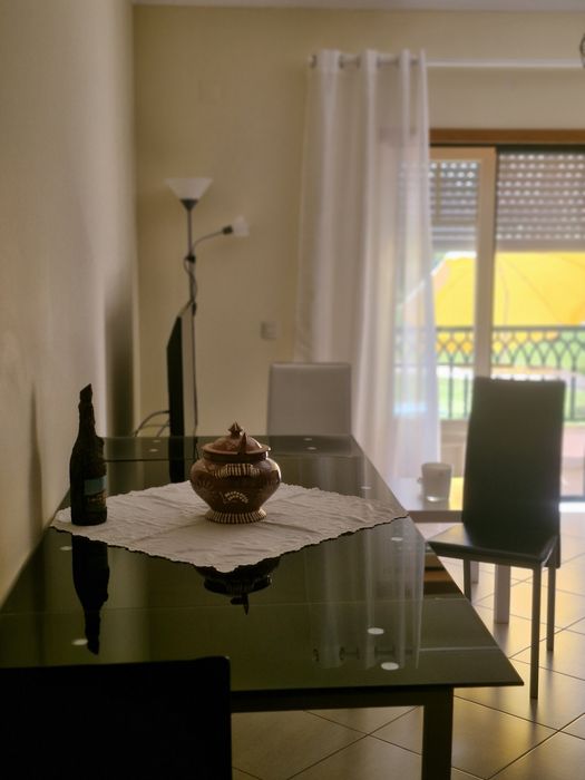 Mesa de sala com quatro cadeiras