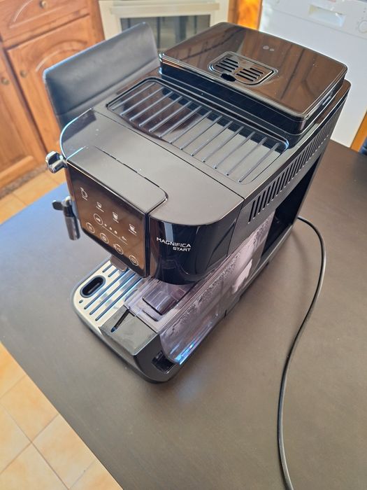 Maquina cafe Delonghi Magnifica Start