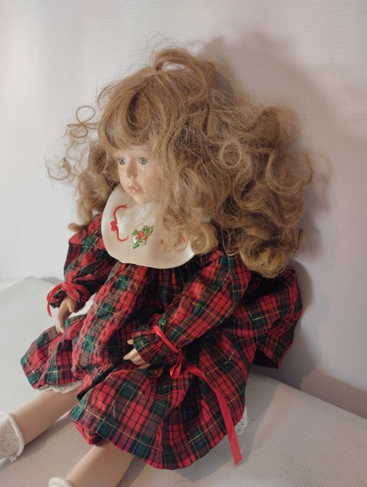 Lalka Porcelanowa Siedząca