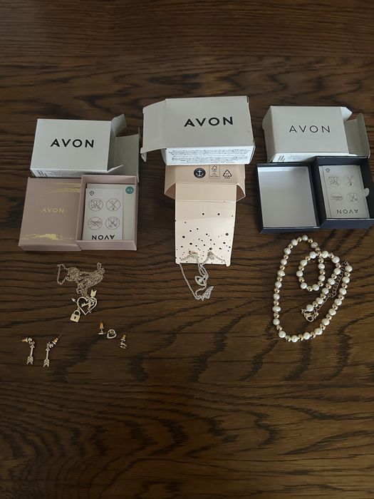 Trzy komplety biżuterii