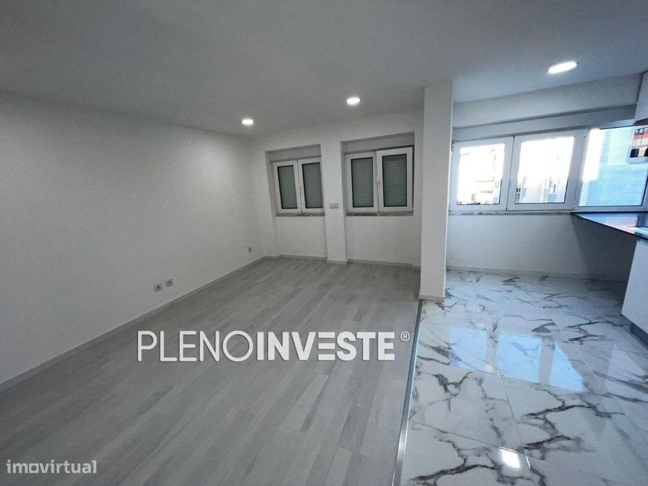T2 Totalmente Remodelado com Varanda nas Paivas