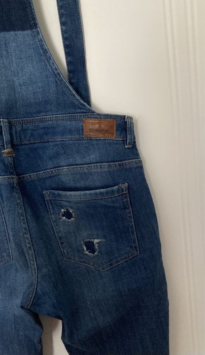 Jeansowe granatowe ogrodniczki Zara S