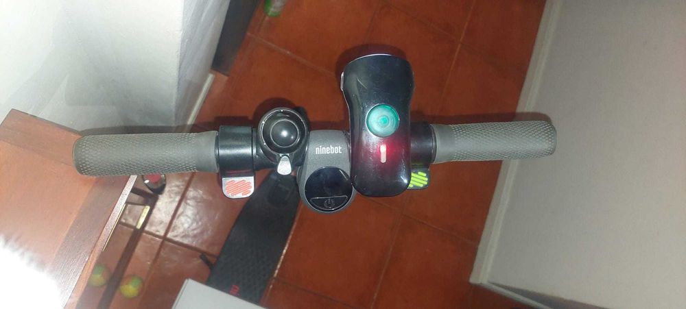 Trotinete Elétrica Ninebot KickScooter E22E by Segway