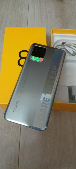 Realme 8 w bardzo dobrym stanie.