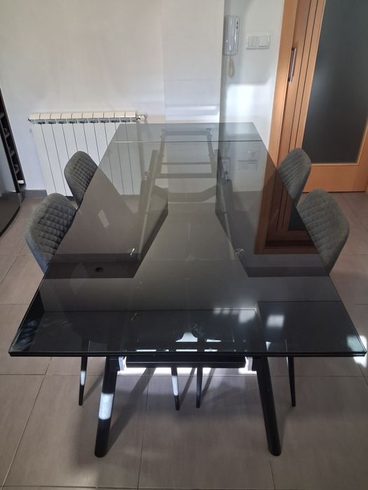 Mesa de jantar extensível em vidro temperado com 4 cadeiras