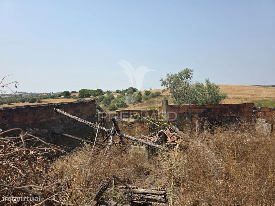 Terreno com Ruína para Reconstrução, Casével – Santarém
