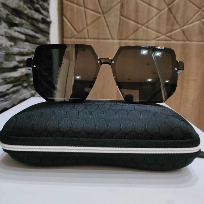 Nowe okulary z etui przeciwsłoneczne