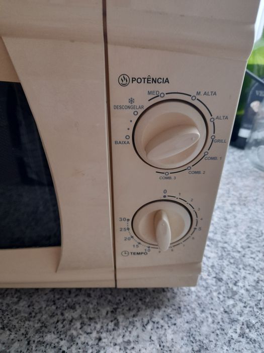 Microondas cor beje