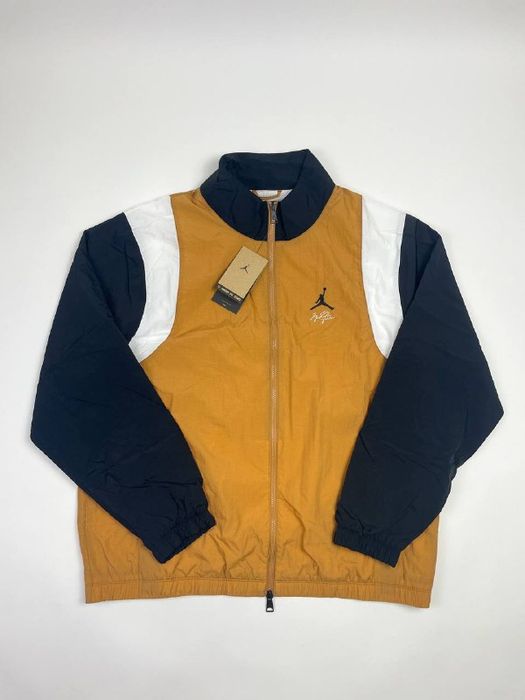 Акція! Вітровка Jordan Essentials Jacket (коричнева) FN4621-231