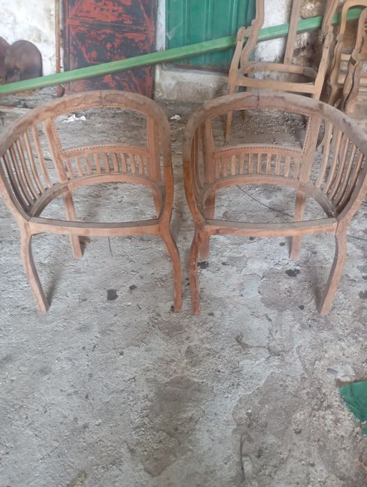 Vendo dois cadeirão muito bonito bom estado