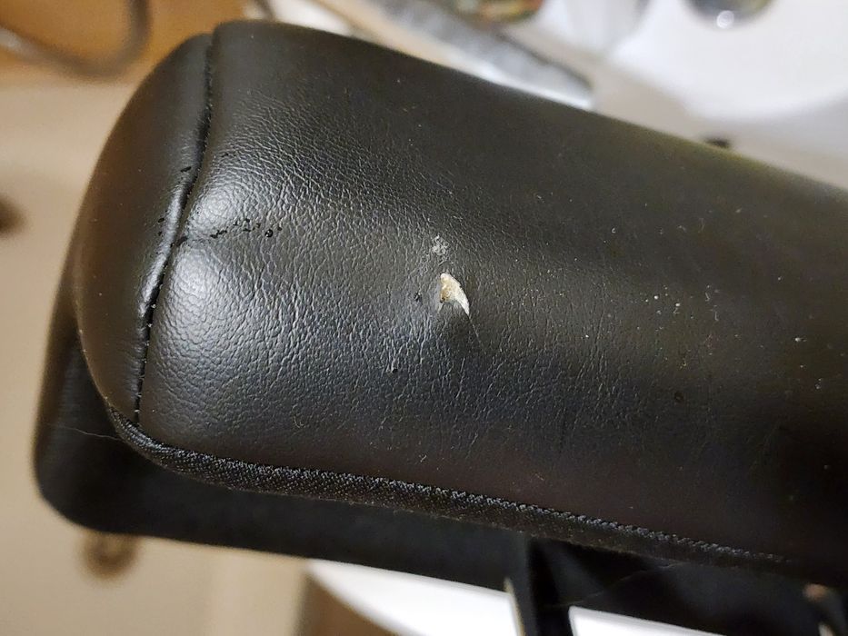 Підголовник задній центр. Jeep Cherokee Trailhawk2020