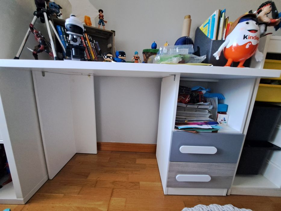 Quarto criança branco e cinza