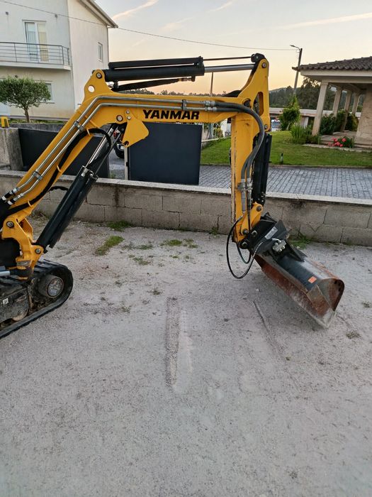 Máquina escavadora yanmar