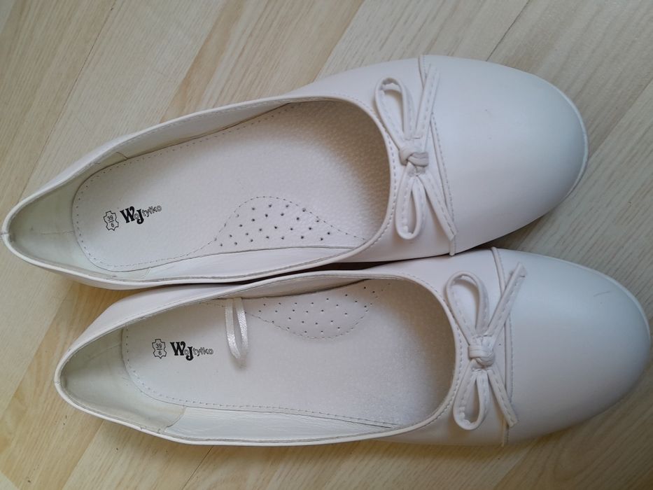 Białe baleriny r , 39 wojtyłko