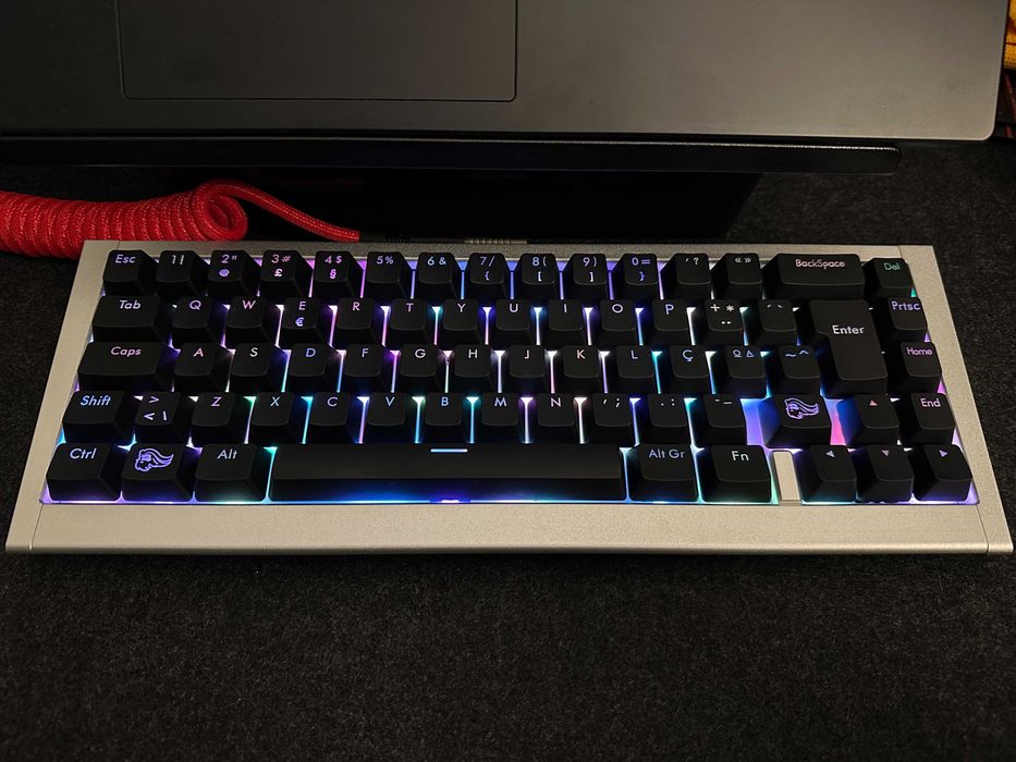 Conjunto de keycaps ABS Glorious ISO-PT preto novo e selado