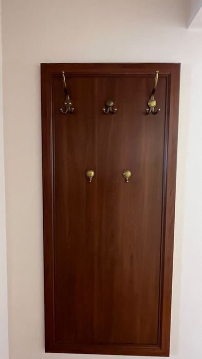 Elegancki Wieszak do przedpokoju Black Red White