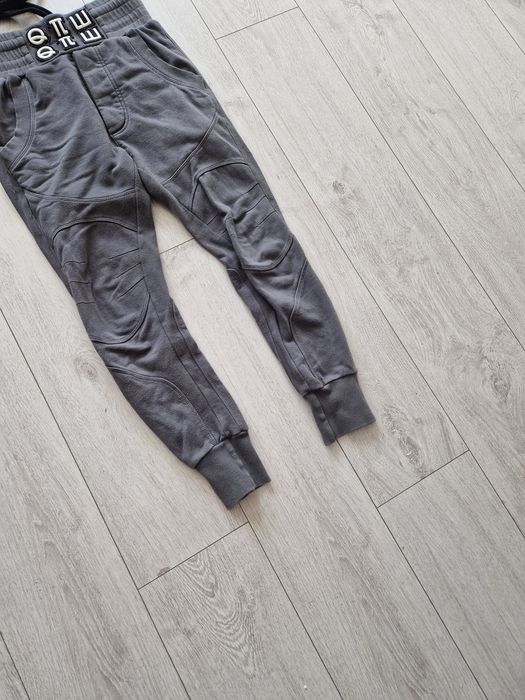 Robert Kupisz spodnie dresy logo