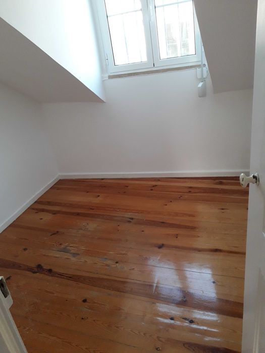 T2 Bairro Alto águas furtadas