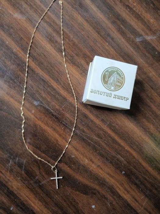 Золотая цепочка с крестиком