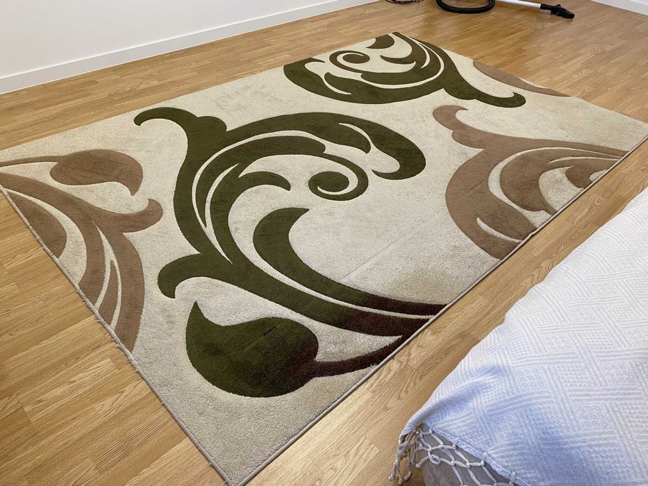 Килим б/в в доброму стані 2*3 метри