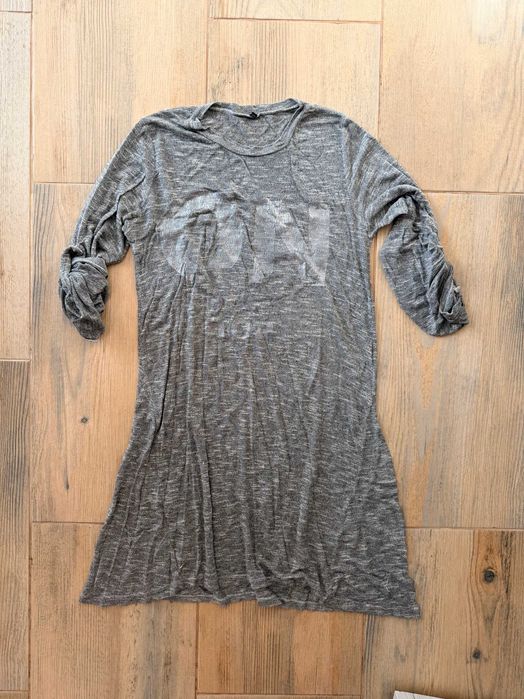 Cienka sukienka z podpinanymi rękawami