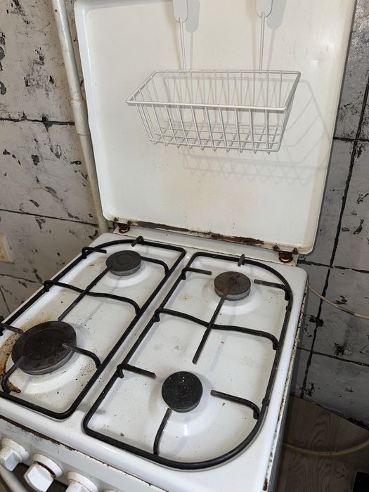 Газовая плита , в рабочем состоянии