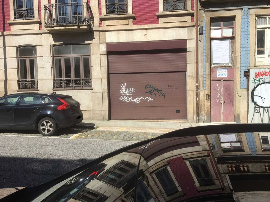 Aluga lugar de garagem no Porto, João das Regras