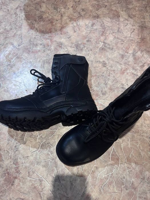 Літні шкіряні берці у чорному кольорі