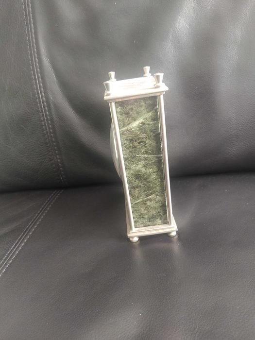 Relógio 8 dias, de secretária, em marmore verde italiano. Ano 1956.