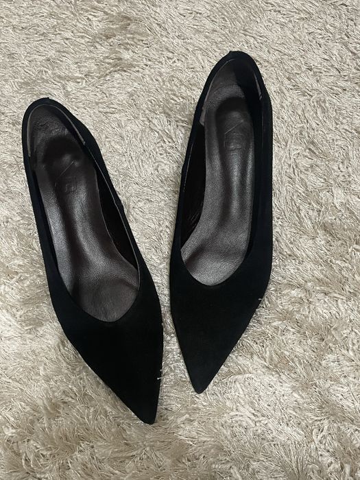 Туфлі на низькому каблуку