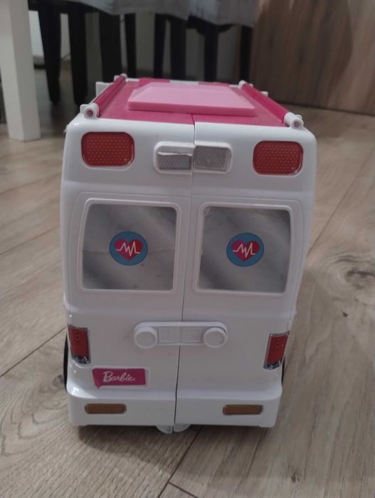 Karetka Barbie z wyposażeniem