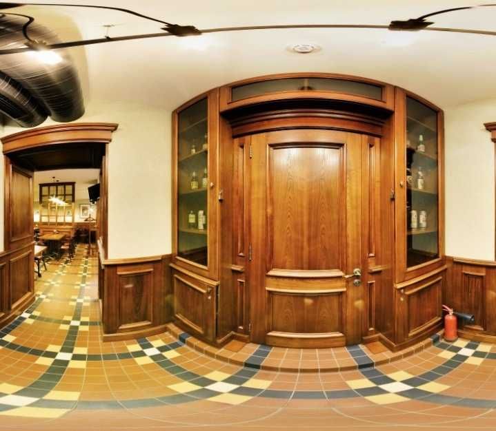 «Watson Pub» – справжній англійський паб у центрі міста.