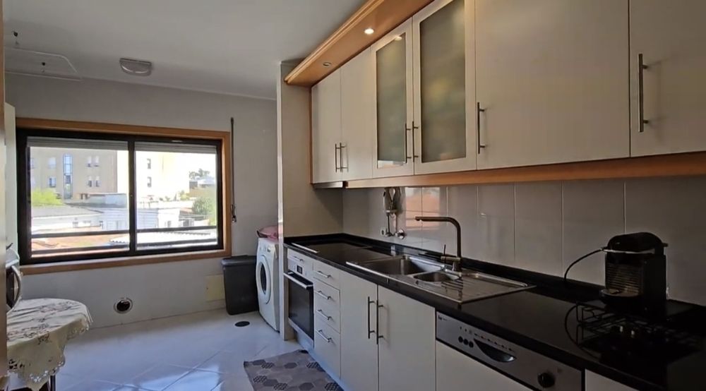 T2 Duplex com 2 Suítes, Terraço e Box em Condomínio Fechado