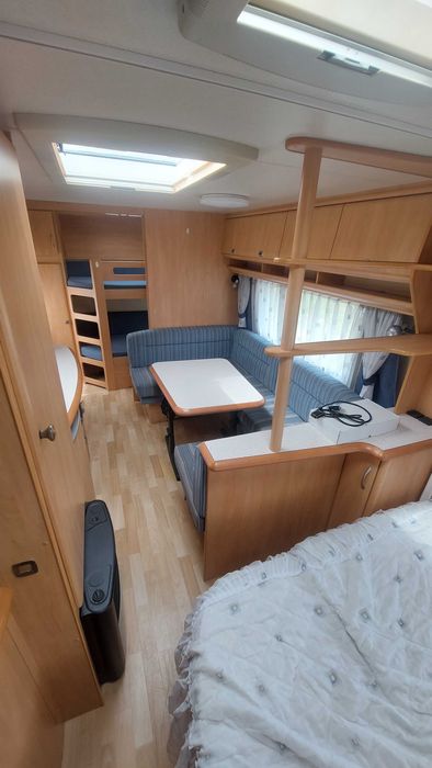 Caravana Hobby 560 com documentos