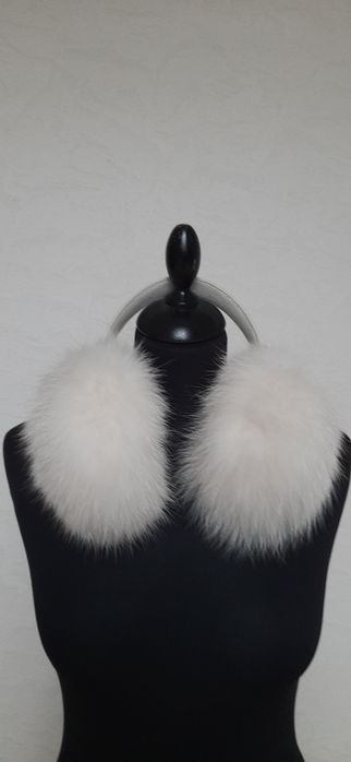 Celine оригінал шикарні навушники! Натуральне хутро! Подіумна річ!