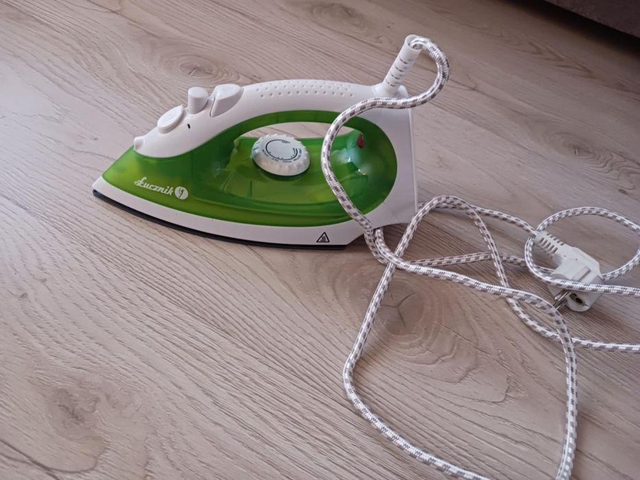 Żelazko łucznik jak nowe !!