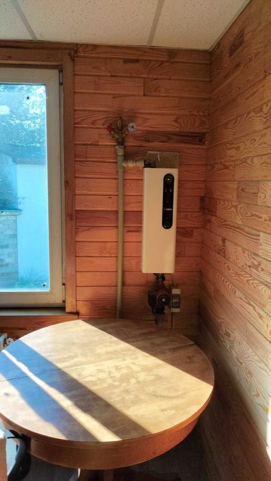 Продам гараж в кооперативі з кухнею та двома кімнатами є ліфт