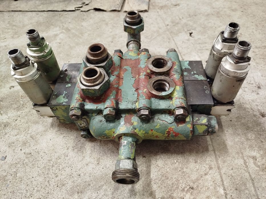 Rozdzielacz hydrauliczny RBS 24V