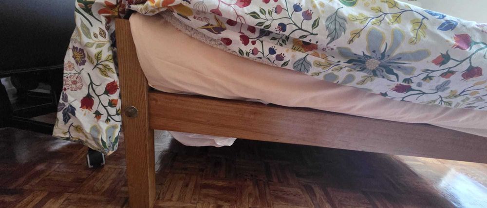 Cama de casal com colchão