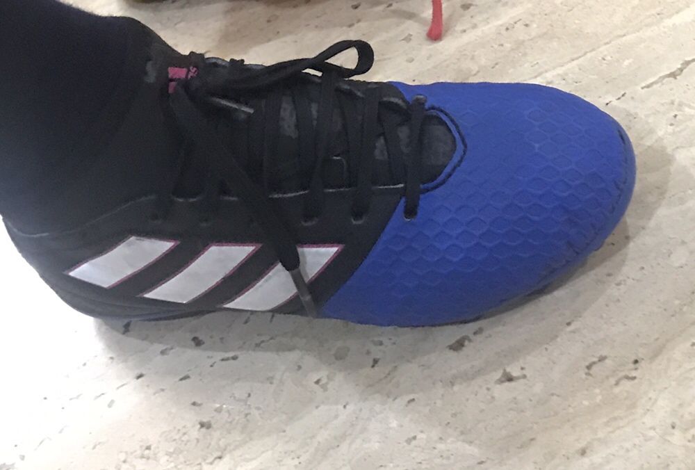 Chuteiras Adidas ACE AG 17.3,piso sinte. /relva artificial n33,c/ meia