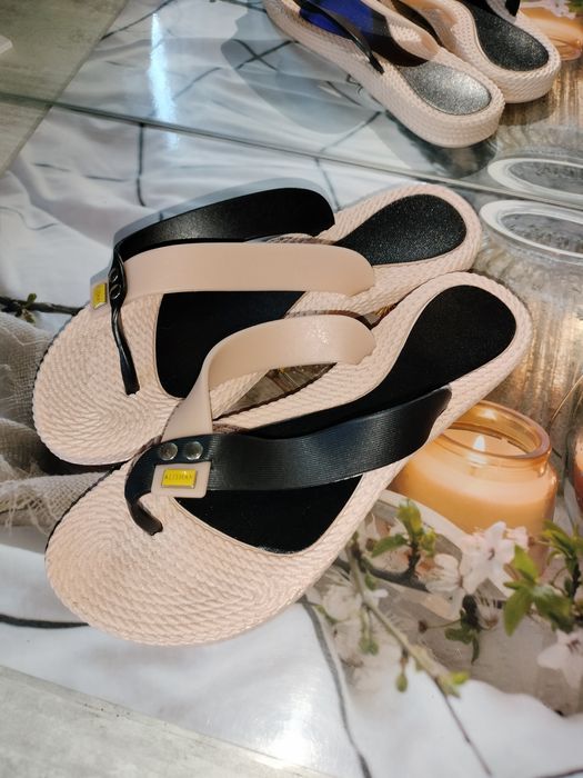 Шльопанці, в'єтнамки