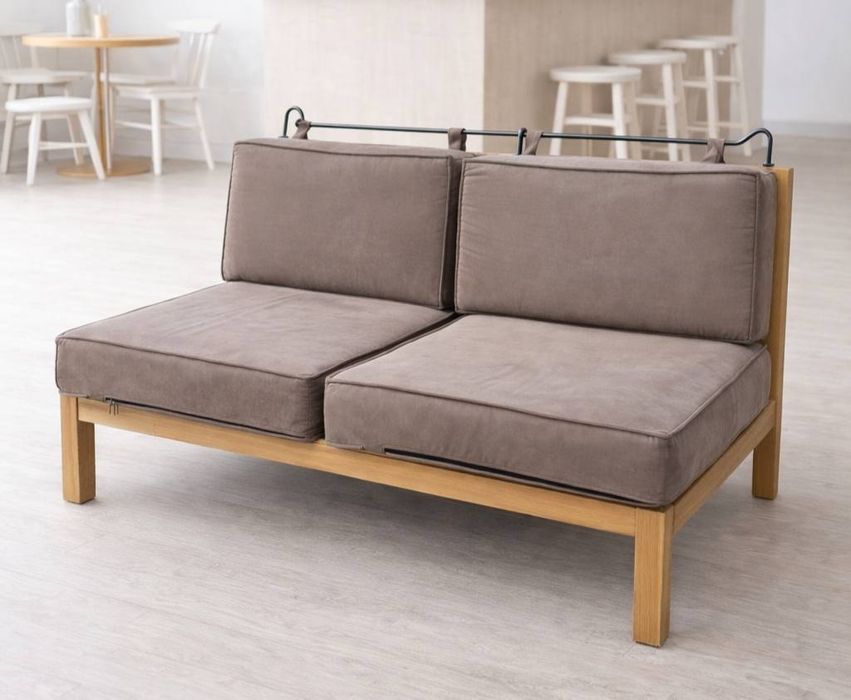 Диван для відвідувачів!