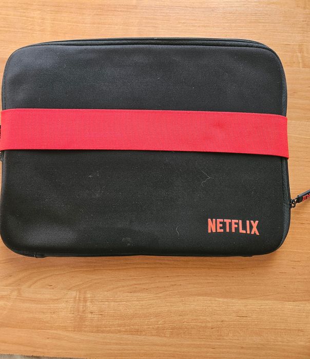 Pokrowiec - Etui do laptopa dla fanów Netflix