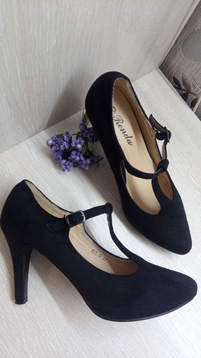 Туфлі на каблуку