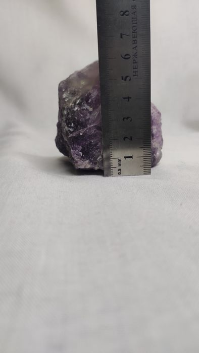 Натуральный камень флюорит.