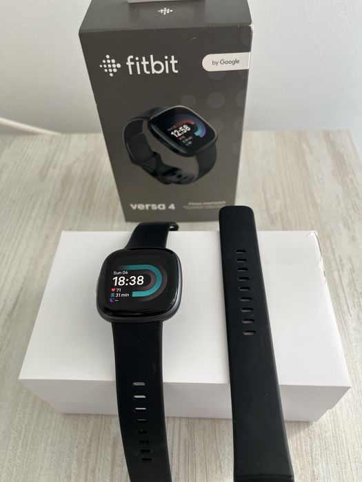 Смарт-годинник fitbit versa 4